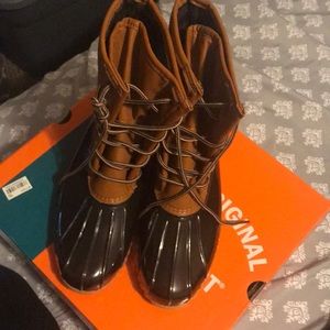 Duck boots